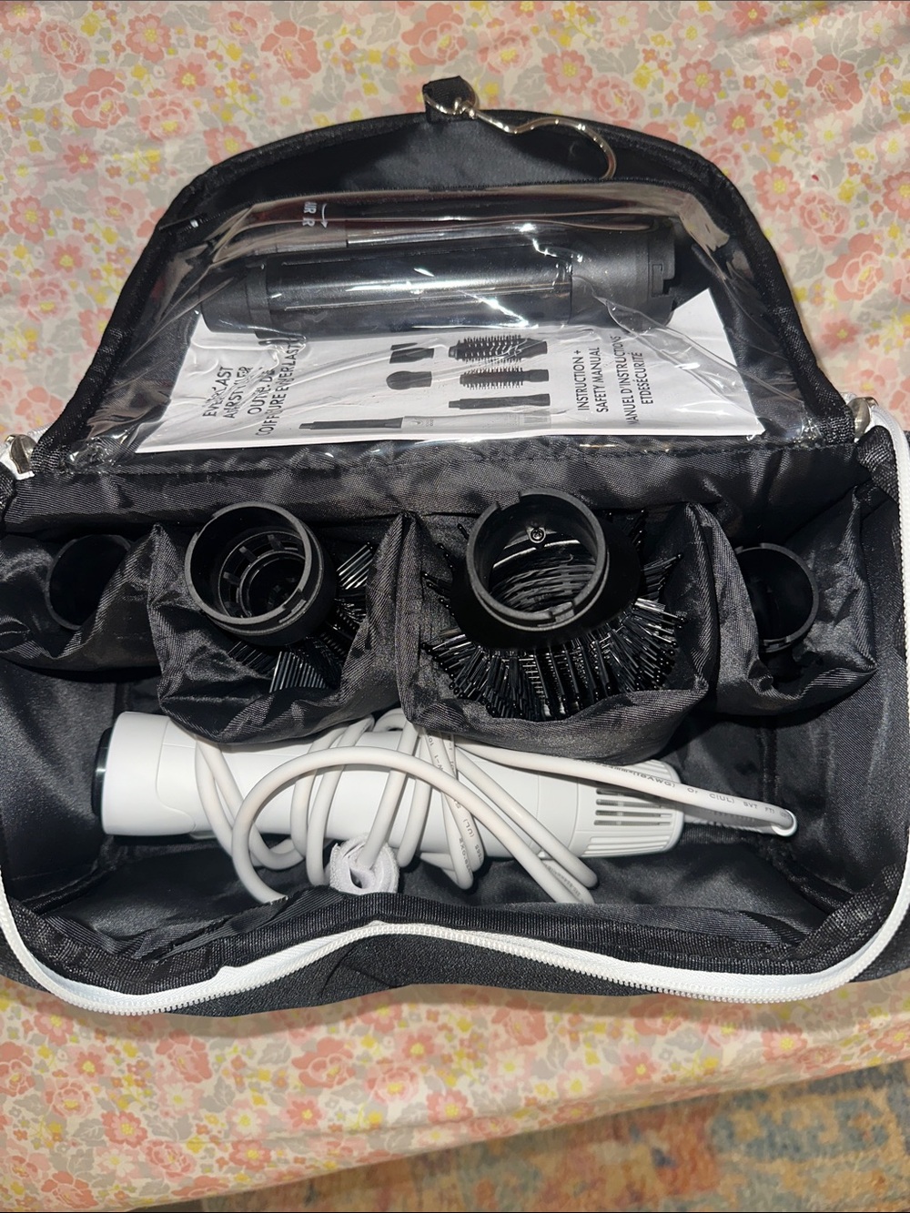 Compact White Hair Styling Set with Interchangeable Brush Heads